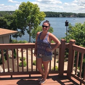 Meet your Posher, Vanessa